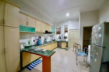 Jalan Puncak Perdana 