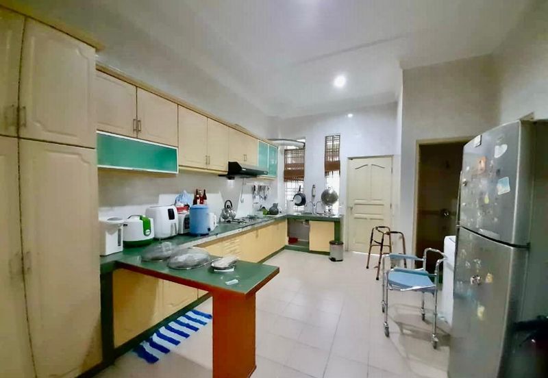 Jalan Puncak Perdana 