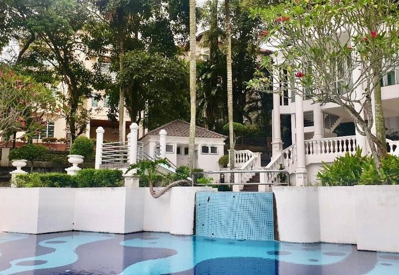 Jalan Puncak Perdana 