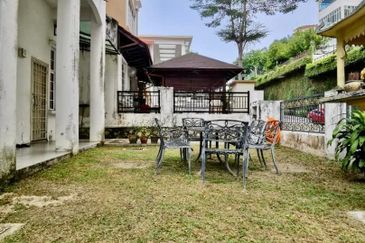 Jalan Puncak Perdana 