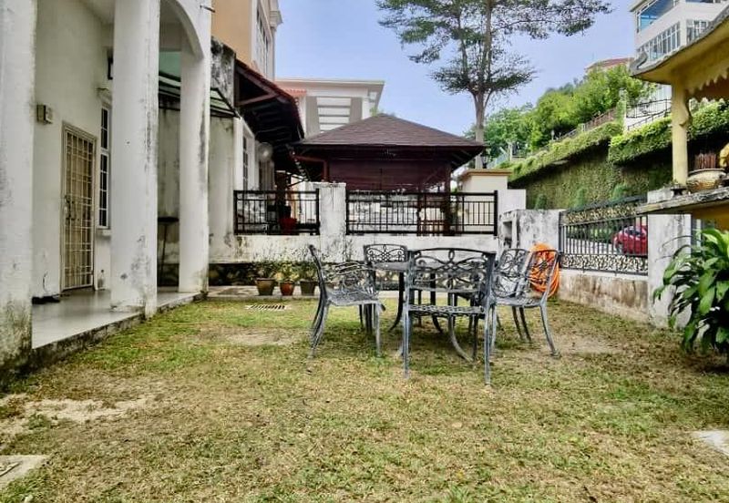 Jalan Puncak Perdana 