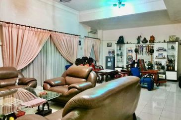 Jalan Puncak Perdana 