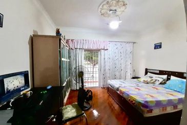 Jalan Puncak Perdana 