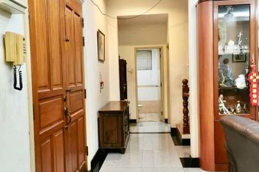 Jalan Puncak Perdana 