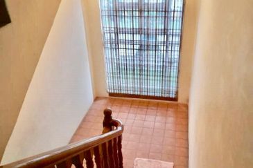 Jalan Puncak Perdana 