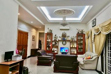 Jalan Puncak Perdana 