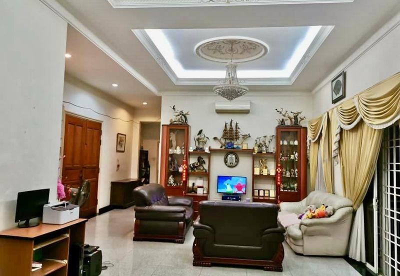 Jalan Puncak Perdana 