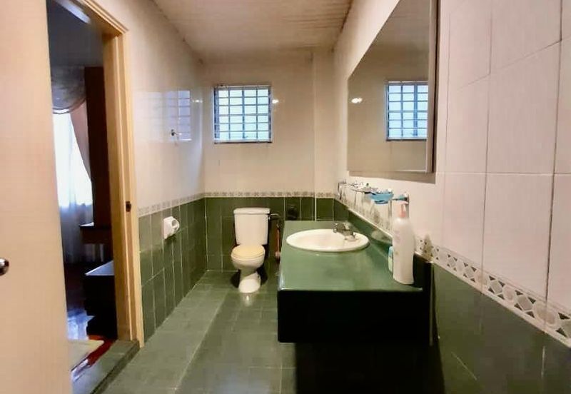 Jalan Puncak Perdana 