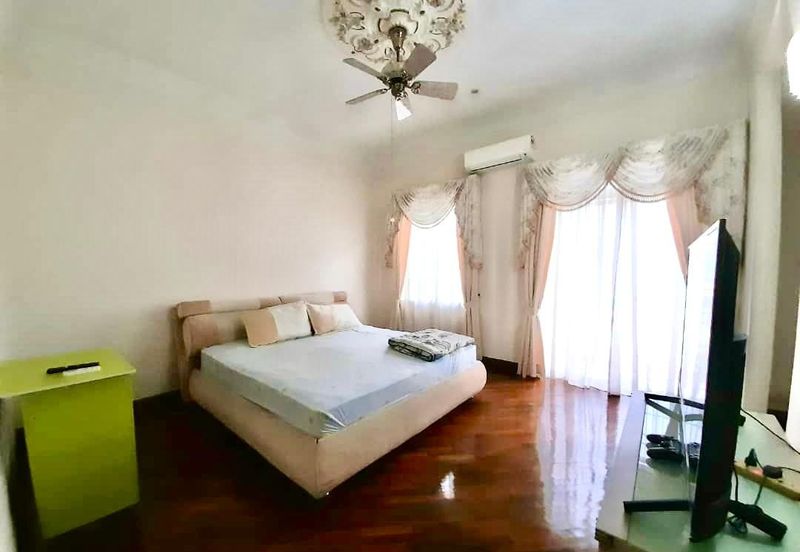 Jalan Puncak Perdana 