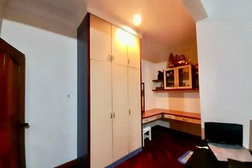 Jalan Puncak Perdana 