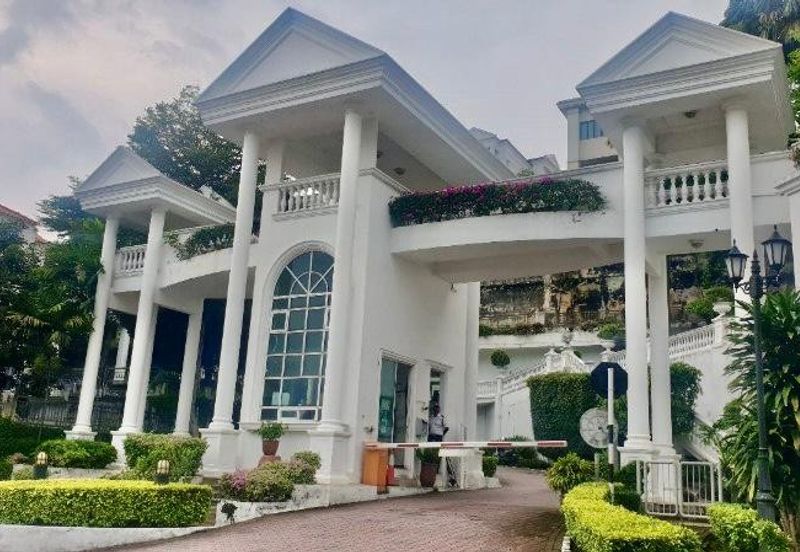 Jalan Puncak Perdana 