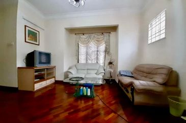 Jalan Puncak Perdana 