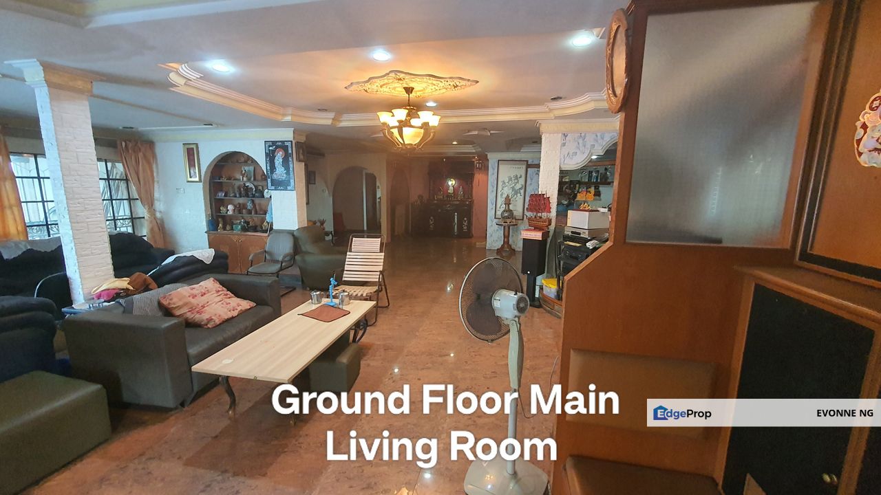 Kajang Taman Sri Jelok 3 Storey Semi D 14000sqft land, Selangor, Kajang