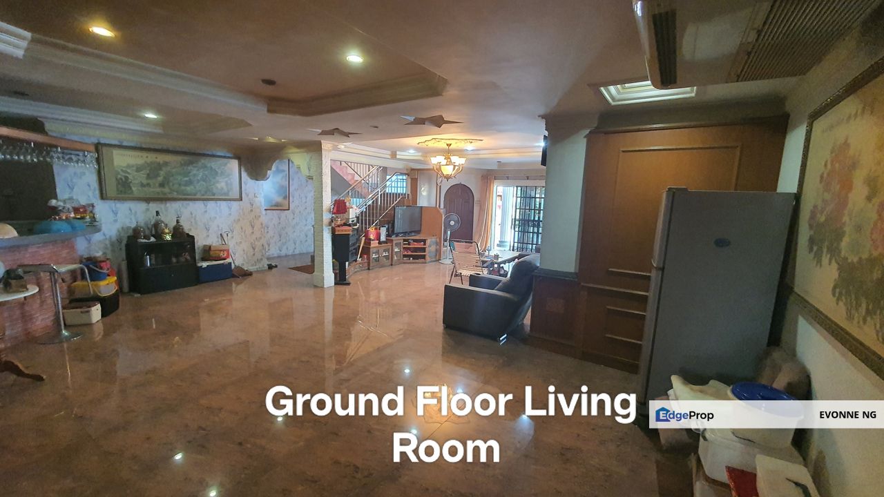 Kajang Taman Sri Jelok 3 Storey Semi D 14000sqft land, Selangor, Kajang