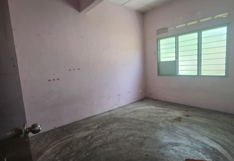 Kajang Taman Restu Freehold Double Storey Shoplot    