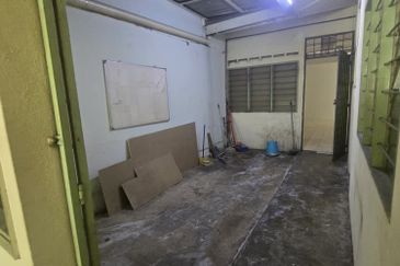 Kajang Taman Restu Freehold Double Storey Shoplot    