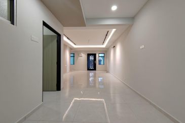 Puchong Utama Sek 10 New Renovated Freehold Double Storey House