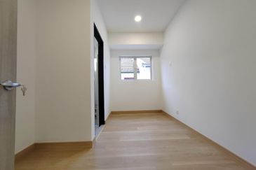 Puchong Utama Sek 10 New Renovated Freehold Double Storey House