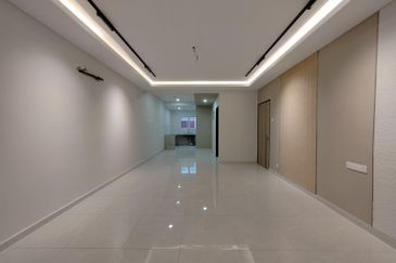 Puchong Utama Sek 10 New Renovated Freehold Double Storey House