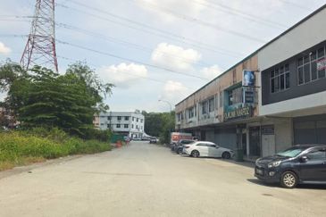 Kajang Jalan Semenyih 1.5 Storey Factory For Rent  