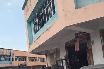 Kajang Jalan Semenyih 1.5 Storey Factory For Rent  