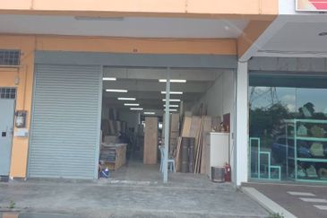Kajang Jalan Semenyih 1.5 Storey Factory For Rent  