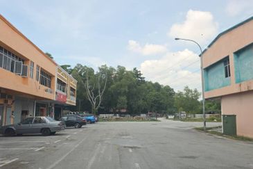 Kajang Jalan Semenyih 1.5 Storey Factory For Rent  