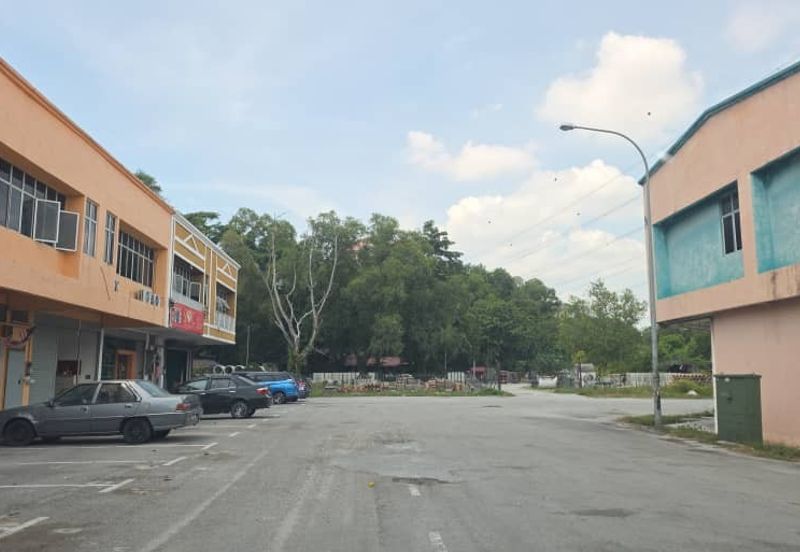 Kajang Jalan Semenyih 1.5 Storey Factory For Rent  