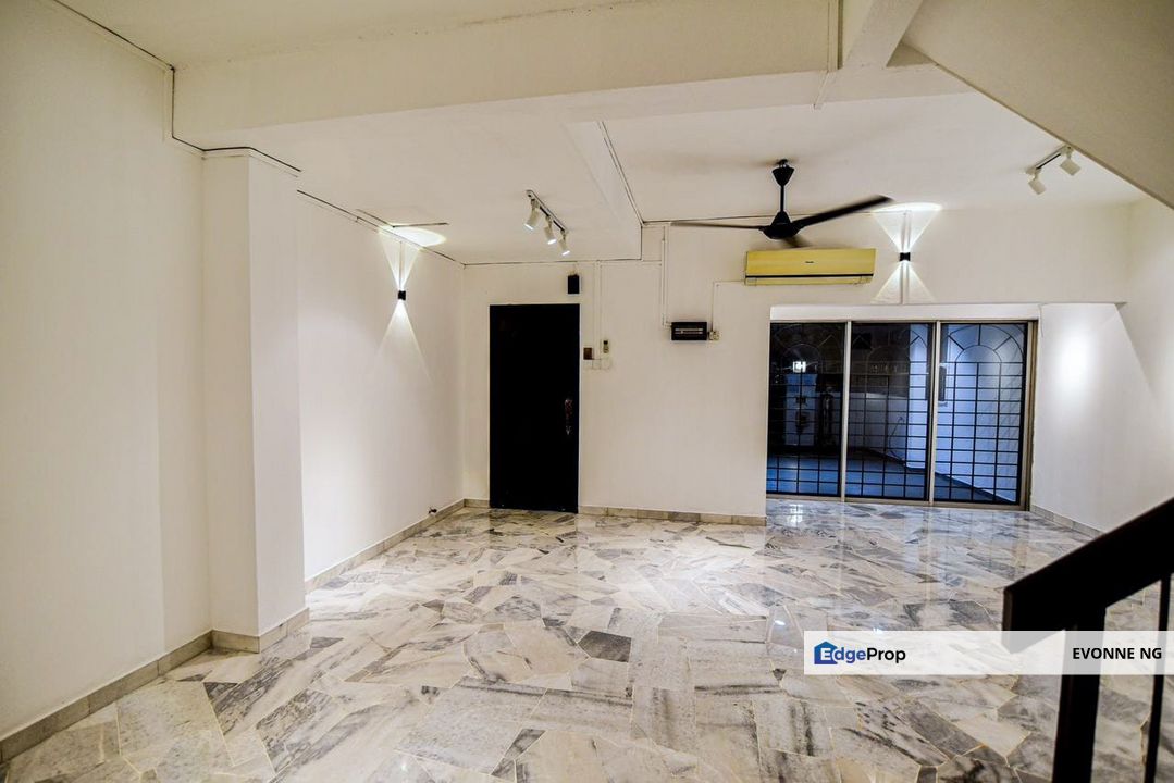 Serdang Taman Serdang Raya Double Storey Terrace House MRT , Selangor, Seri Kembangan