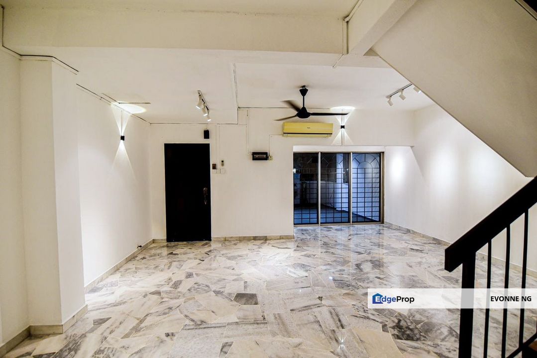 Serdang Taman Serdang Raya Double Storey Terrace House MRT , Selangor, Seri Kembangan