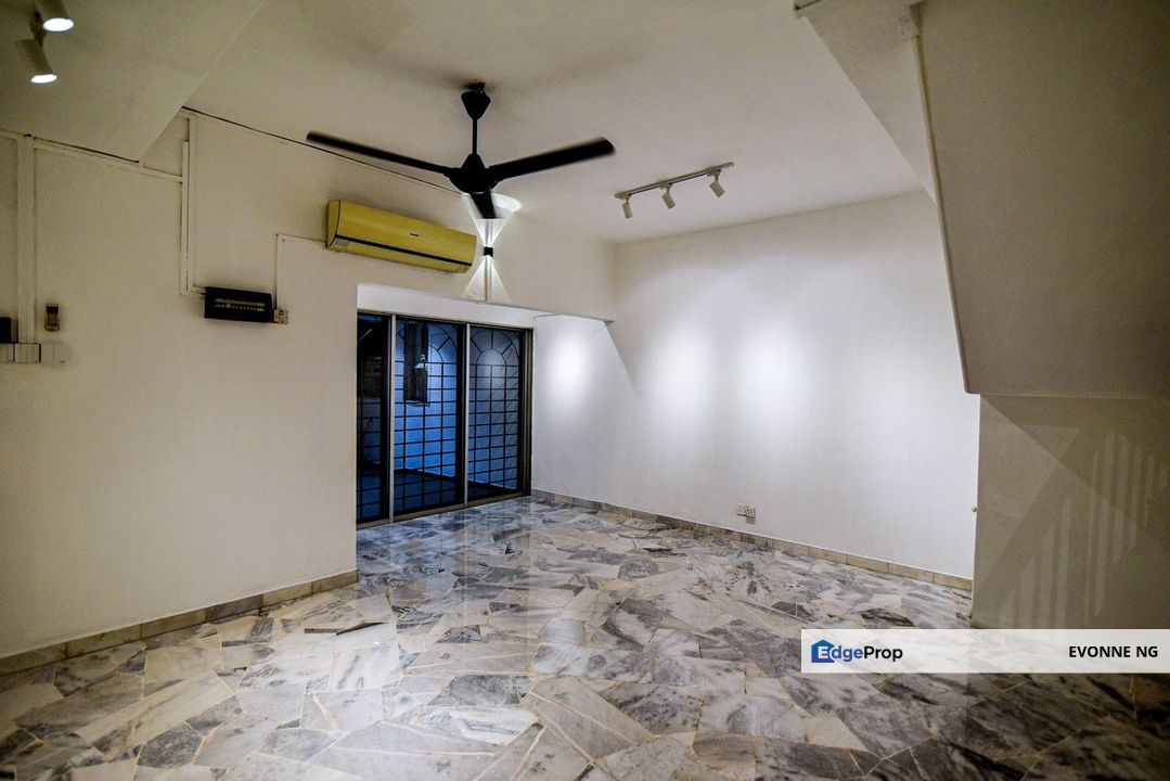 Serdang Taman Serdang Raya Double Storey Terrace House MRT , Selangor, Seri Kembangan