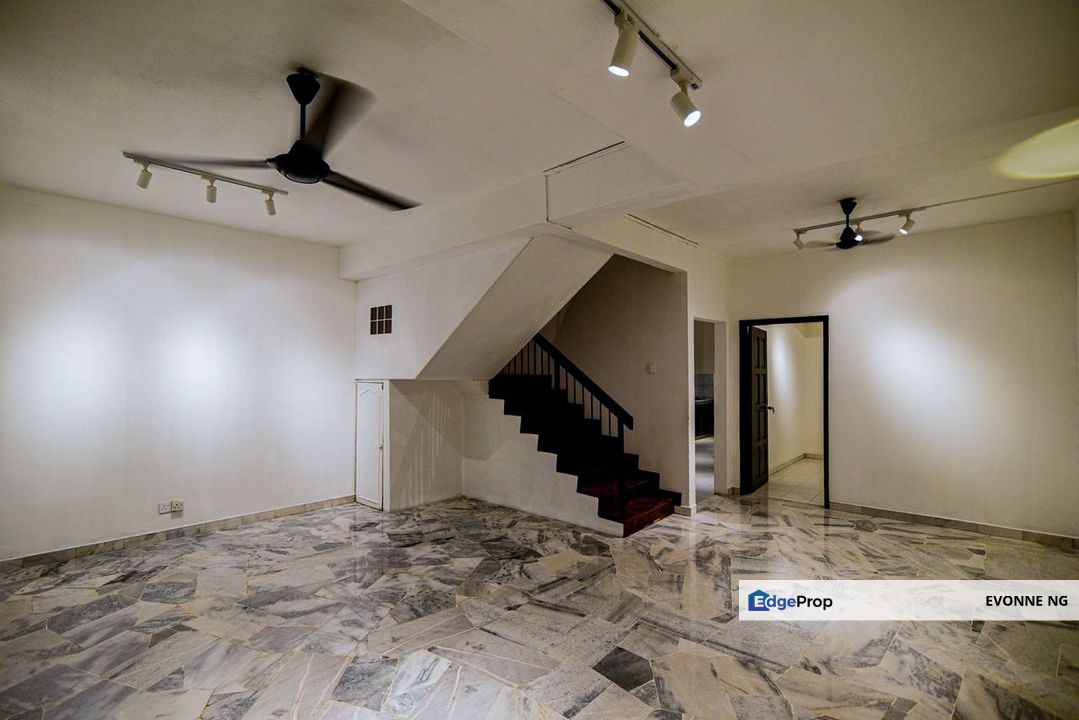 Serdang Taman Serdang Raya Double Storey Terrace House MRT , Selangor, Seri Kembangan