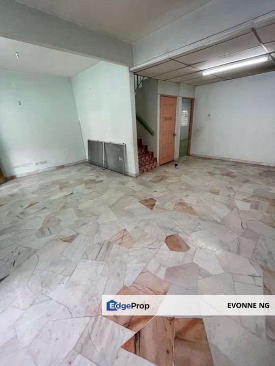 Kajang Taman Sri Jelok 22 x 70 Double Storey House , Selangor, Kajang