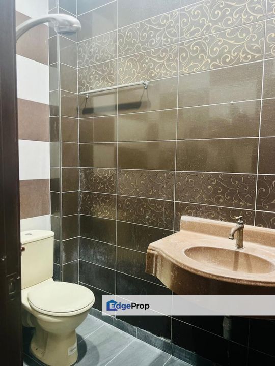 Kajang Sungai Jelok Freehold 20 x 70 Reno Extend , Selangor, Kajang