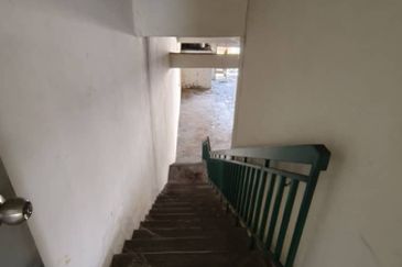 Kawasan Perindustrian Sri Haneco, Semenyih, Selangor 1.5 Storey Terrace Factory For Sale