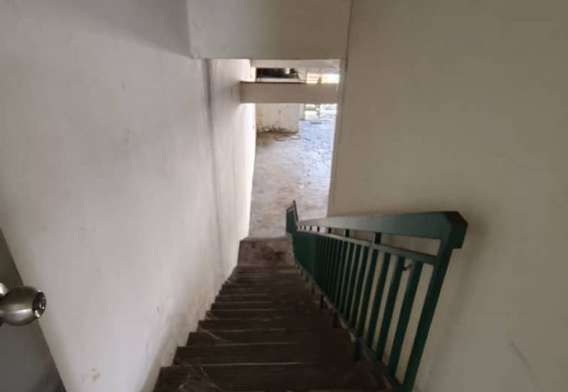 Kawasan Perindustrian Sri Haneco, Semenyih, Selangor 1.5 Storey Terrace Factory For Sale