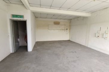 Kawasan Perindustrian Sri Haneco, Semenyih, Selangor 1.5 Storey Terrace Factory For Sale