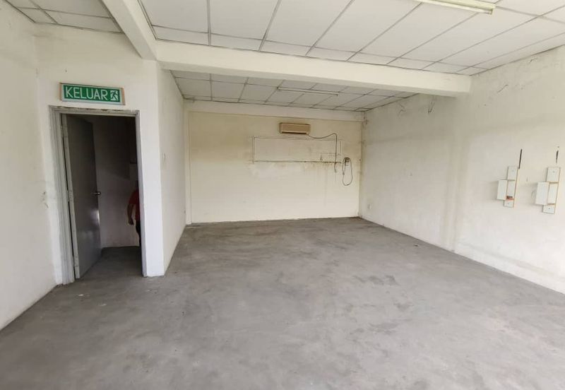 Kawasan Perindustrian Sri Haneco, Semenyih, Selangor 1.5 Storey Terrace Factory For Sale
