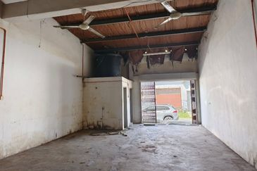 Kawasan Perindustrian Sri Haneco, Semenyih, Selangor 1.5 Storey Terrace Factory For Sale