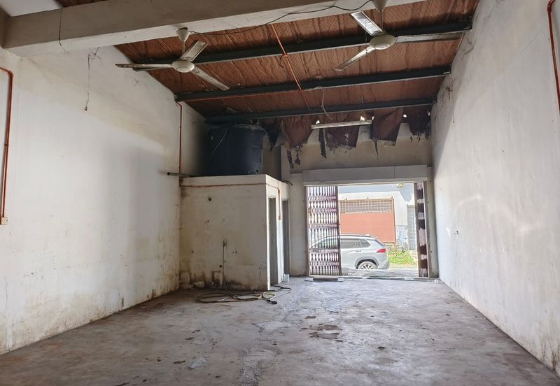 Kawasan Perindustrian Sri Haneco, Semenyih, Selangor 1.5 Storey Terrace Factory For Sale