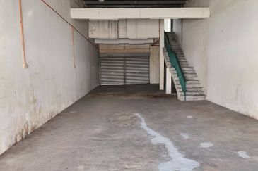 Kawasan Perindustrian Sri Haneco, Semenyih, Selangor 1.5 Storey Terrace Factory For Sale