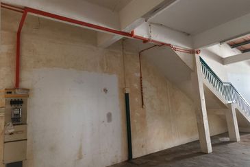 Kawasan Perindustrian Sri Haneco, Semenyih, Selangor 1.5 Storey Terrace Factory For Sale