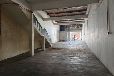 Kawasan Perindustrian Sri Haneco, Semenyih, Selangor 1.5 Storey Terrace Factory For Sale