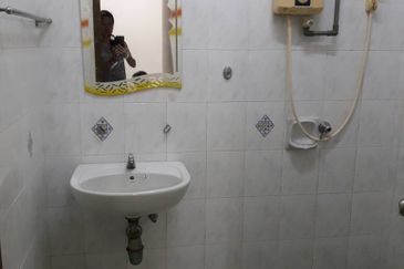 Bandar Sungai Long, Selangor 2 Storey Terrace House For Rent 