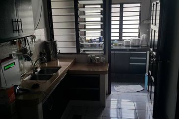 Taman Pinggiran Putra