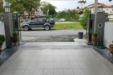 Taman Pinggiran Putra