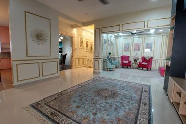 Puncak Pinggiran Putra