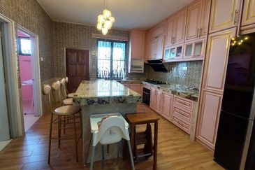 Puncak Pinggiran Putra