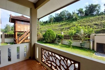 Puncak Pinggiran Putra