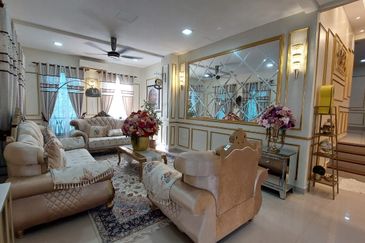 Puncak Pinggiran Putra